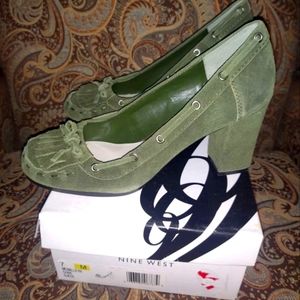 New in Box Nine West Olive Green Suede Leather Pumps Size 7